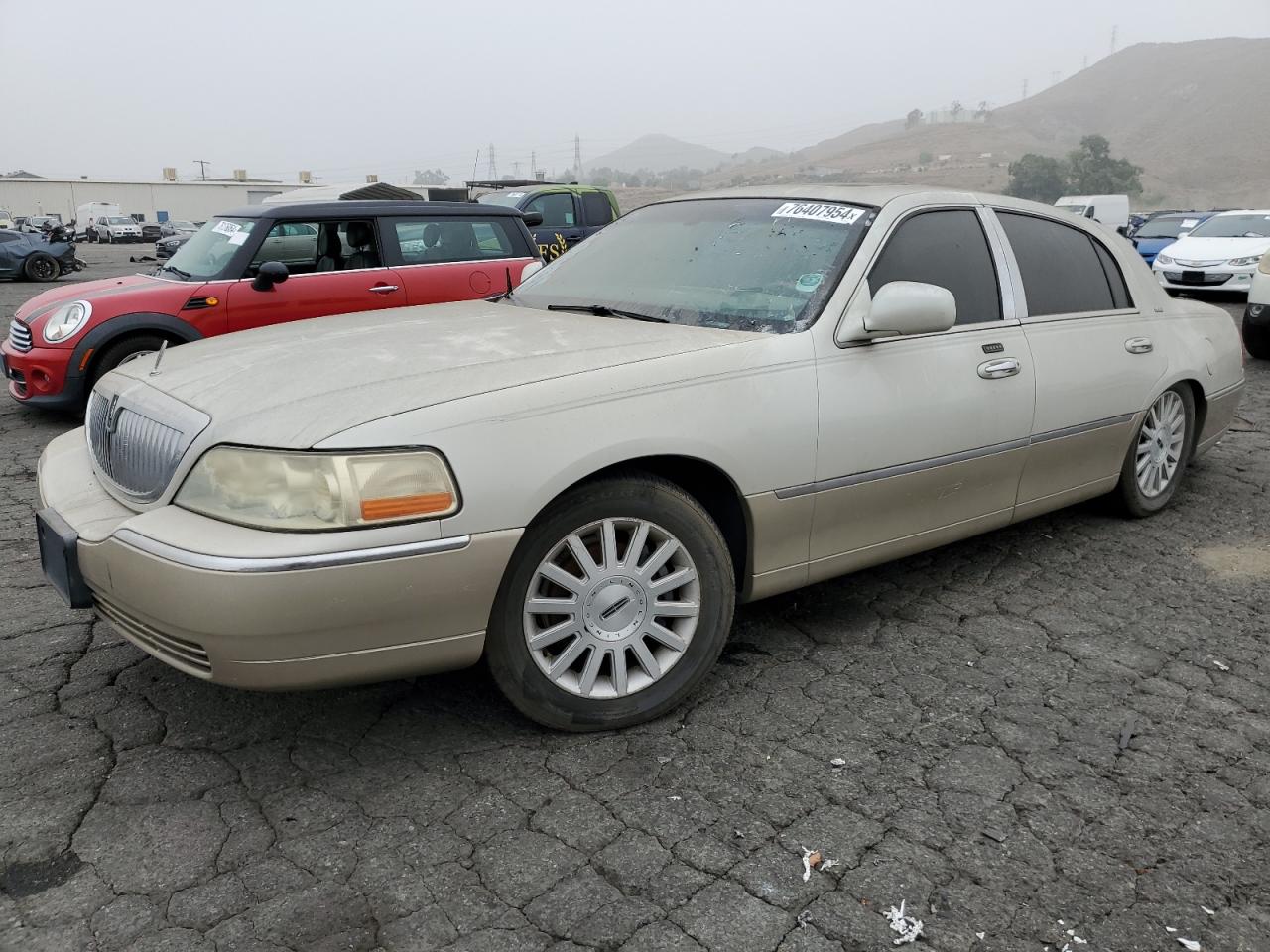 2005 Lincoln Town Car Signature Limited იყიდება Colton-ში, CA - Rear End