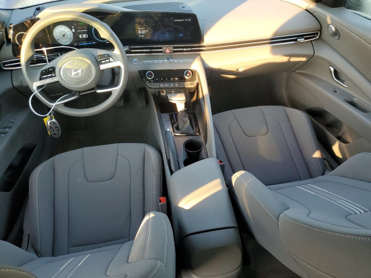2024 Hyundai Elantra - Image 8