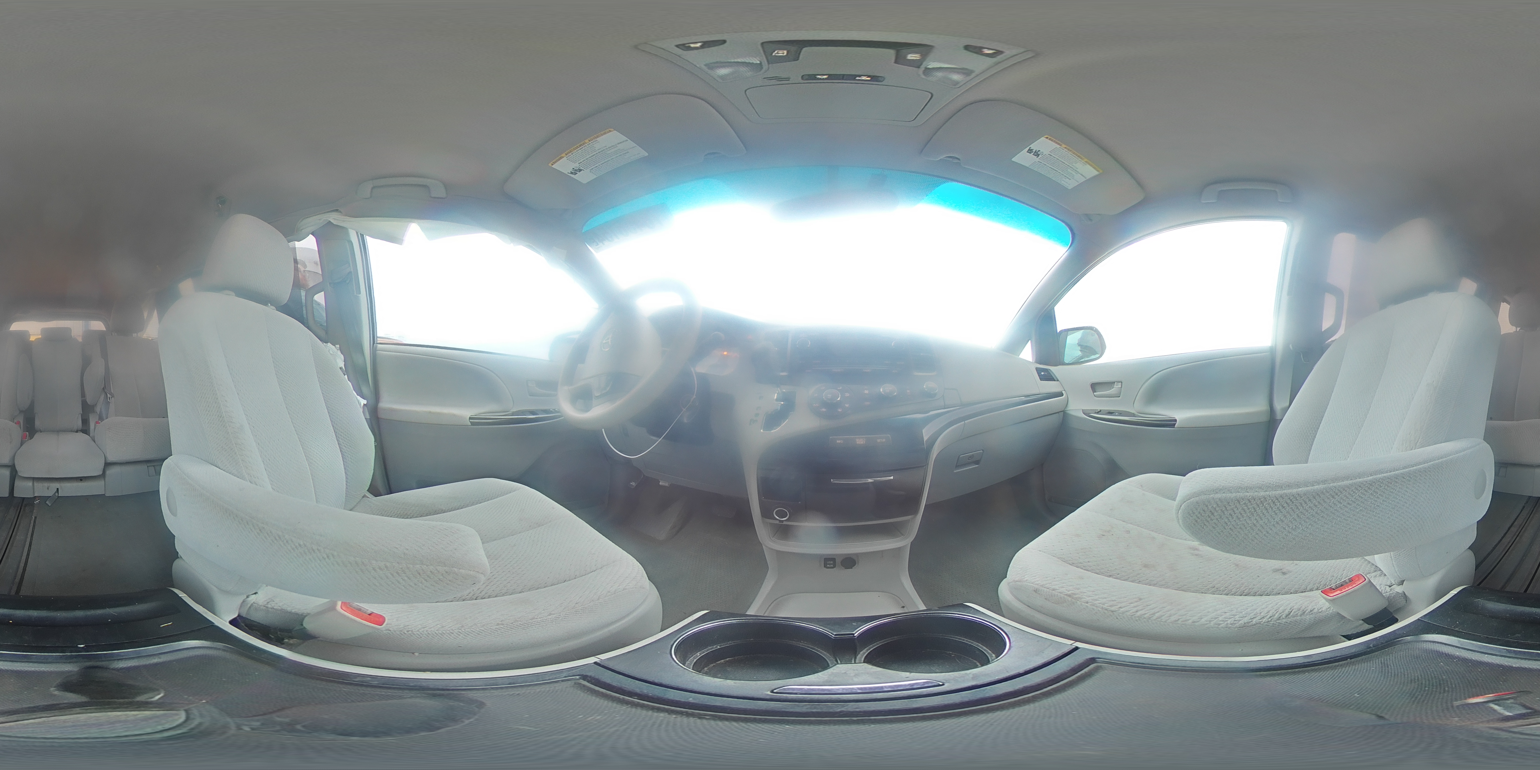 2012 Toyota Sienna - Image 15
