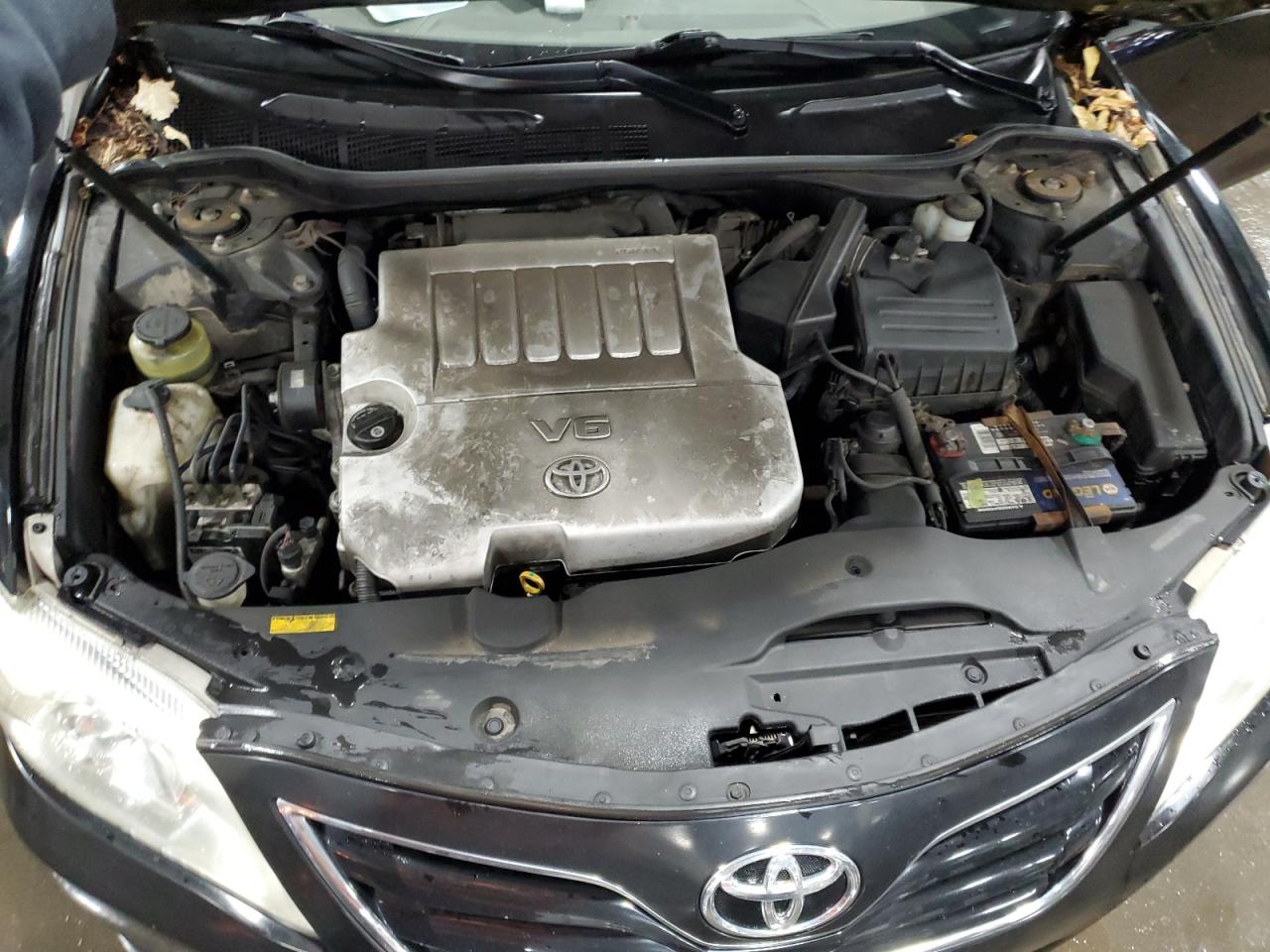 2010 Toyota Camry - Image 11
