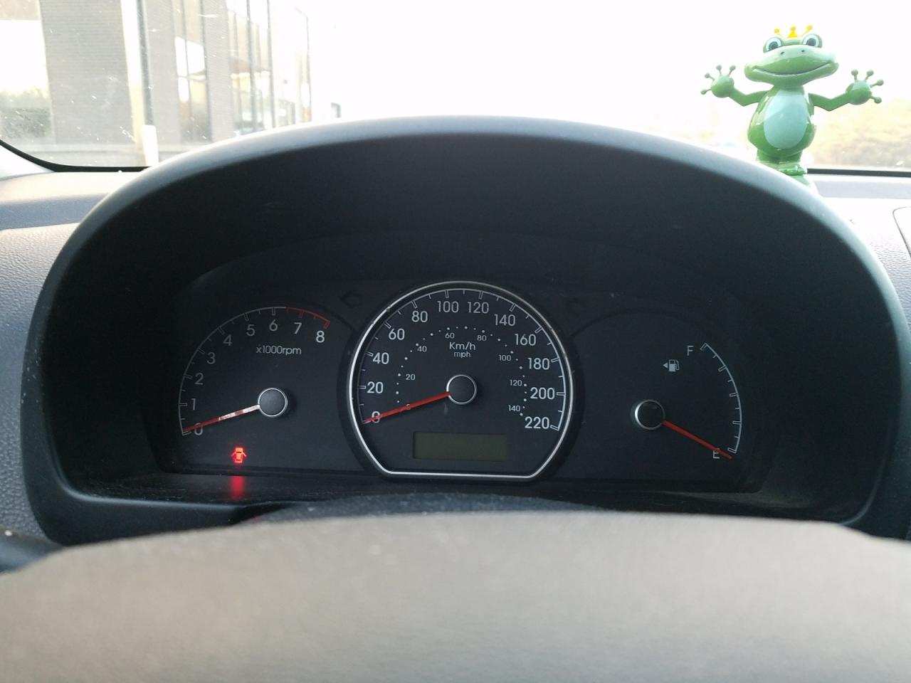 2010 Hyundai Elantra - Image 9