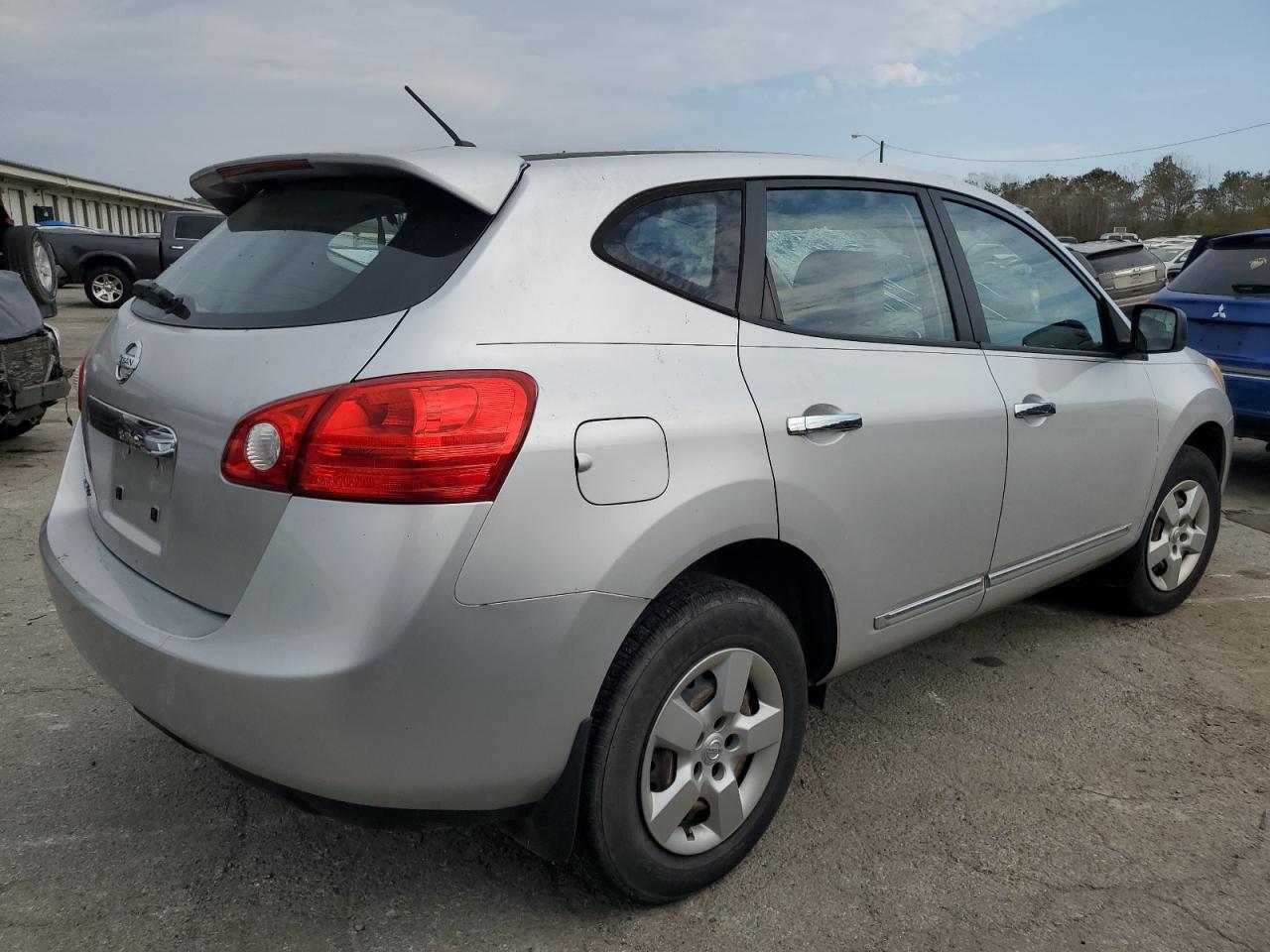 2011 Nissan Rogue - Image 3