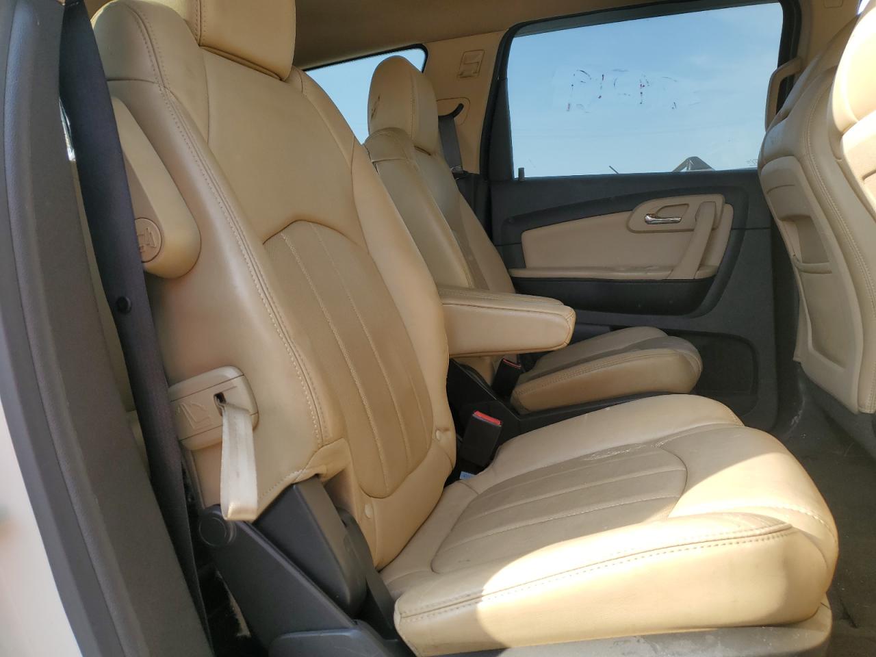2011 Chevrolet Traverse - Image 12