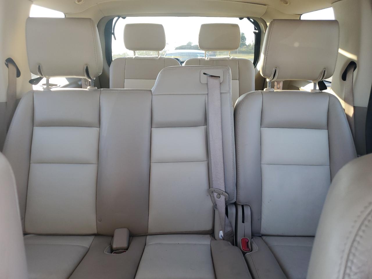 2010 Ford Explorer - Image 10