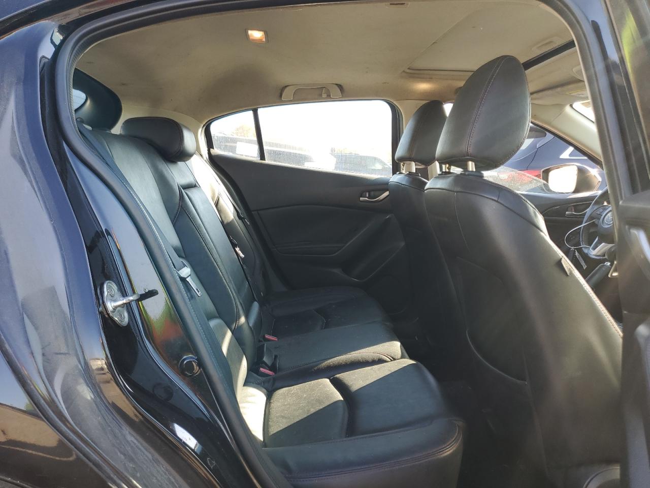2015 Mazda 3 - Image 10