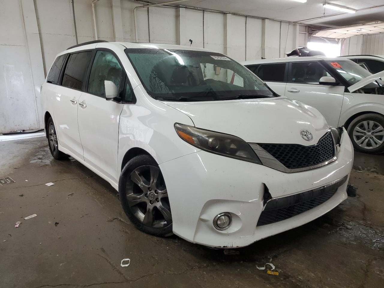 2015 Toyota Sienna - Image 4