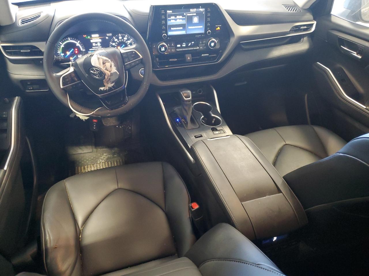 2021 Toyota Highlander - Image 8