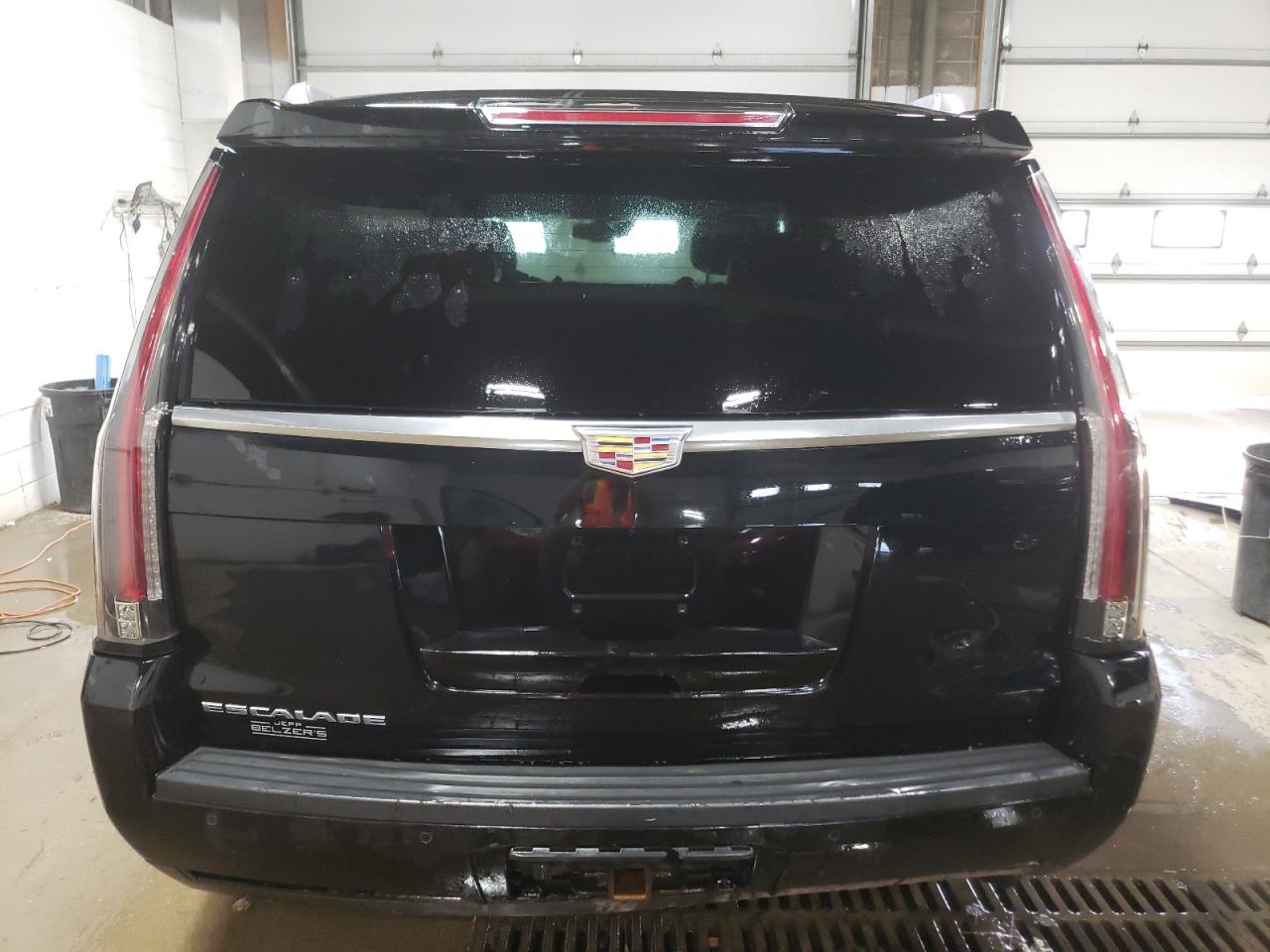 1GYS4BKJ9GR135332 2016 Cadillac Escalade Luxury