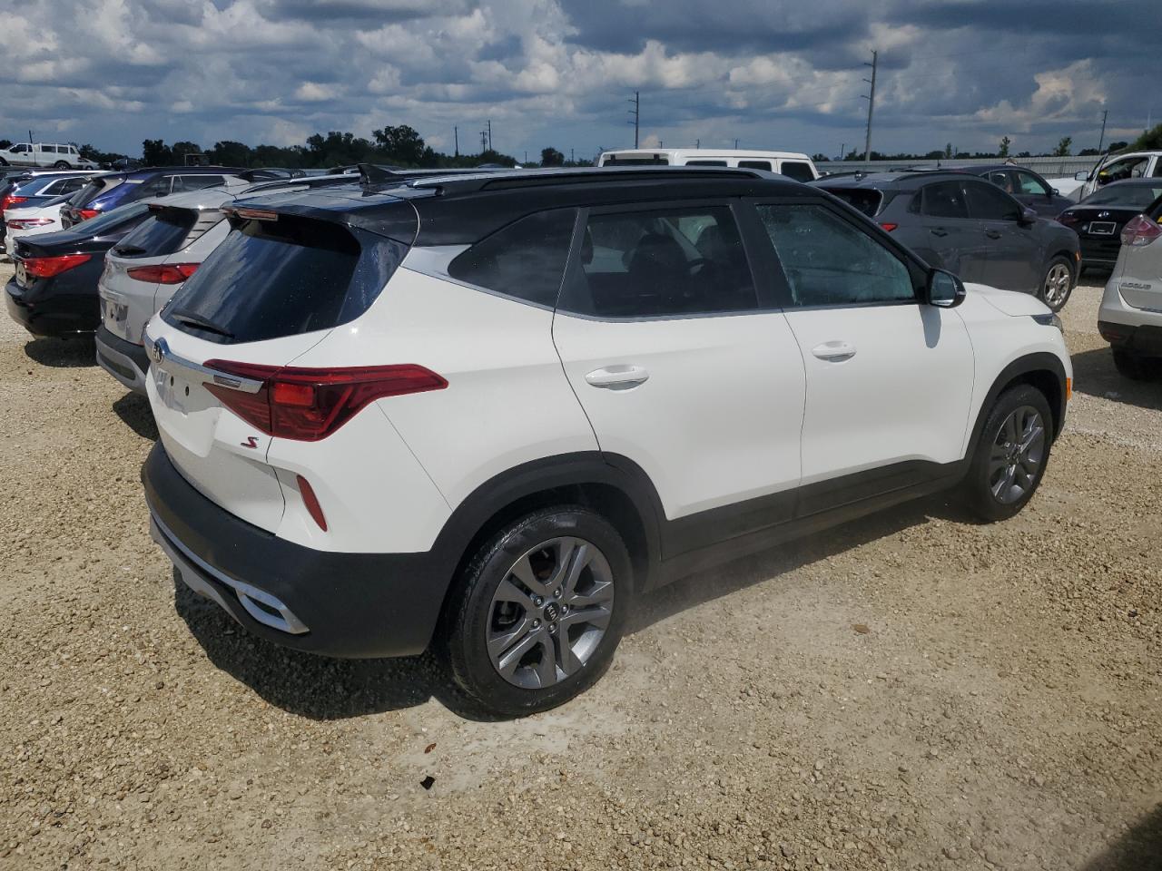 2021 Kia Seltos - Image 3