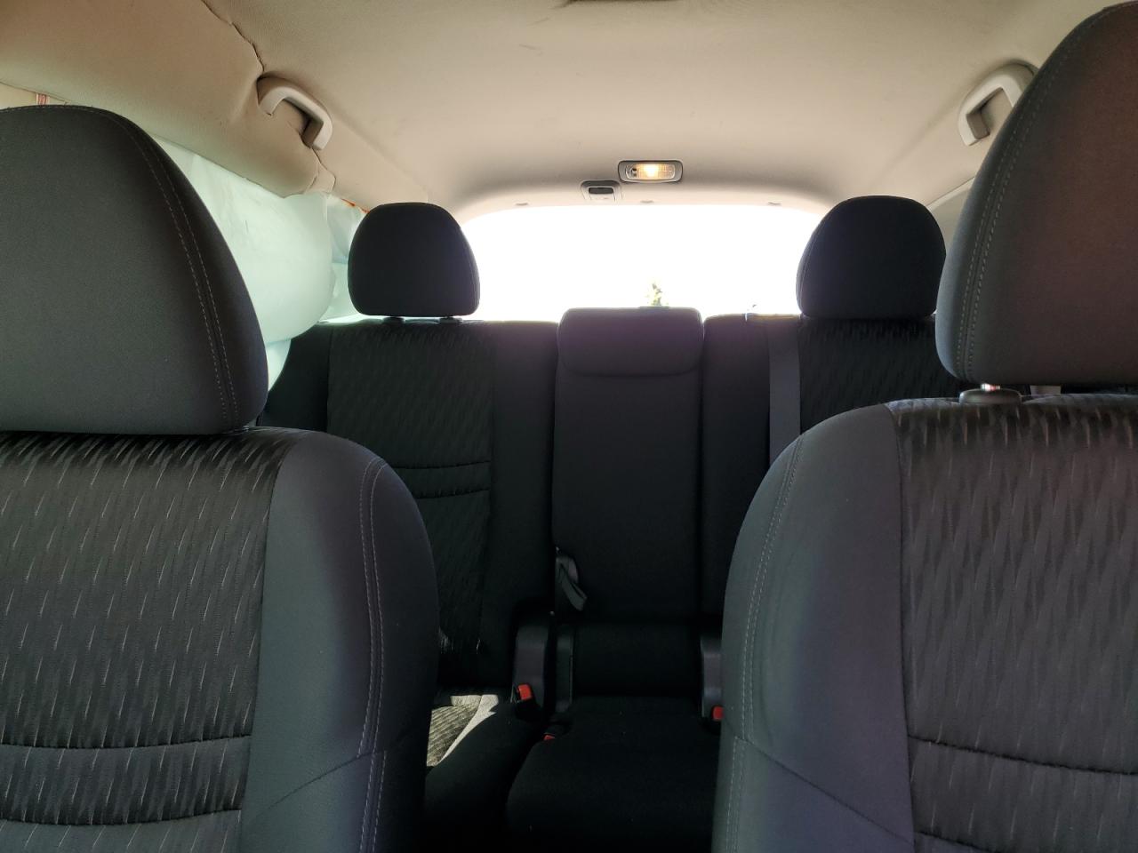 2017 Nissan Rogue - Image 10