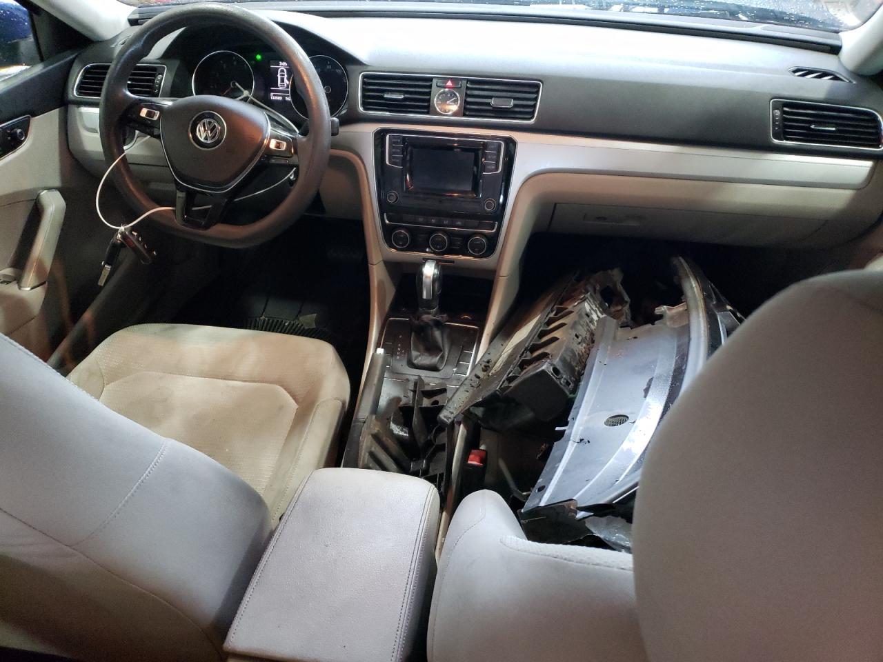 2016 Volkswagen Passat - Image 8