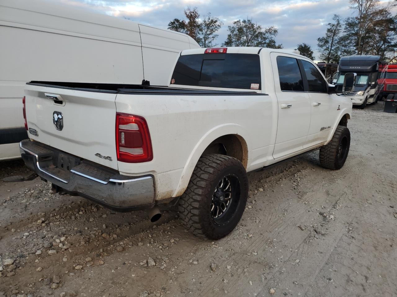 2019 RAM 3500 - Image 3