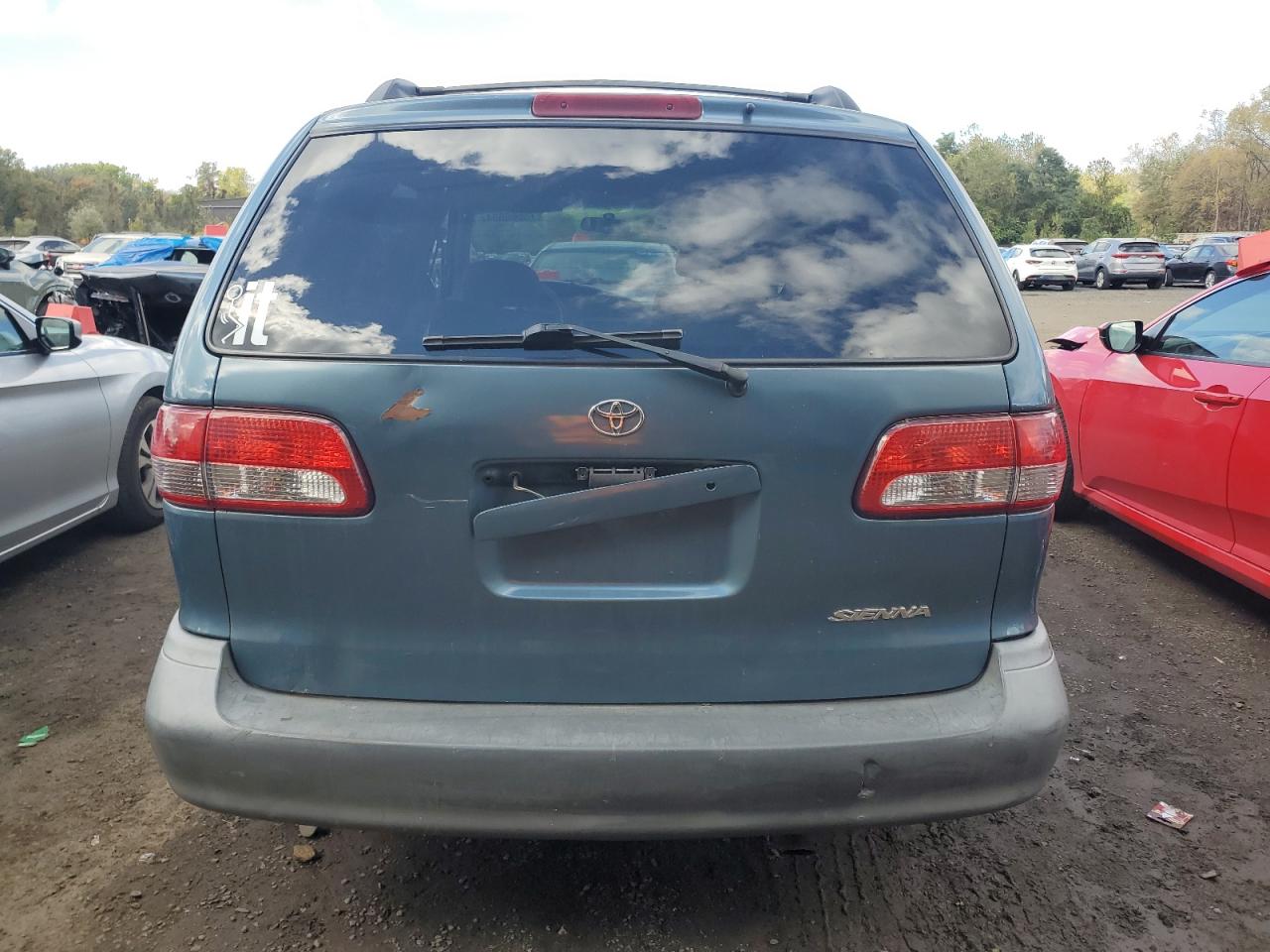 2002 Toyota Sienna Le VIN: 4T3ZF13CX2U463618 Lot: 73660534