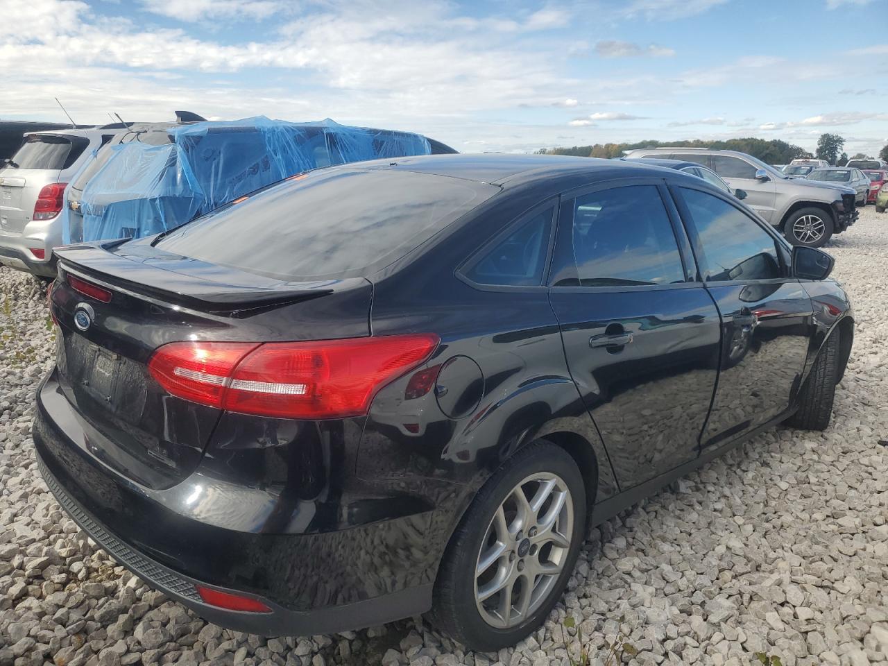 VIN 1FADP3F28FL286944 2015 FORD FOCUS no.3