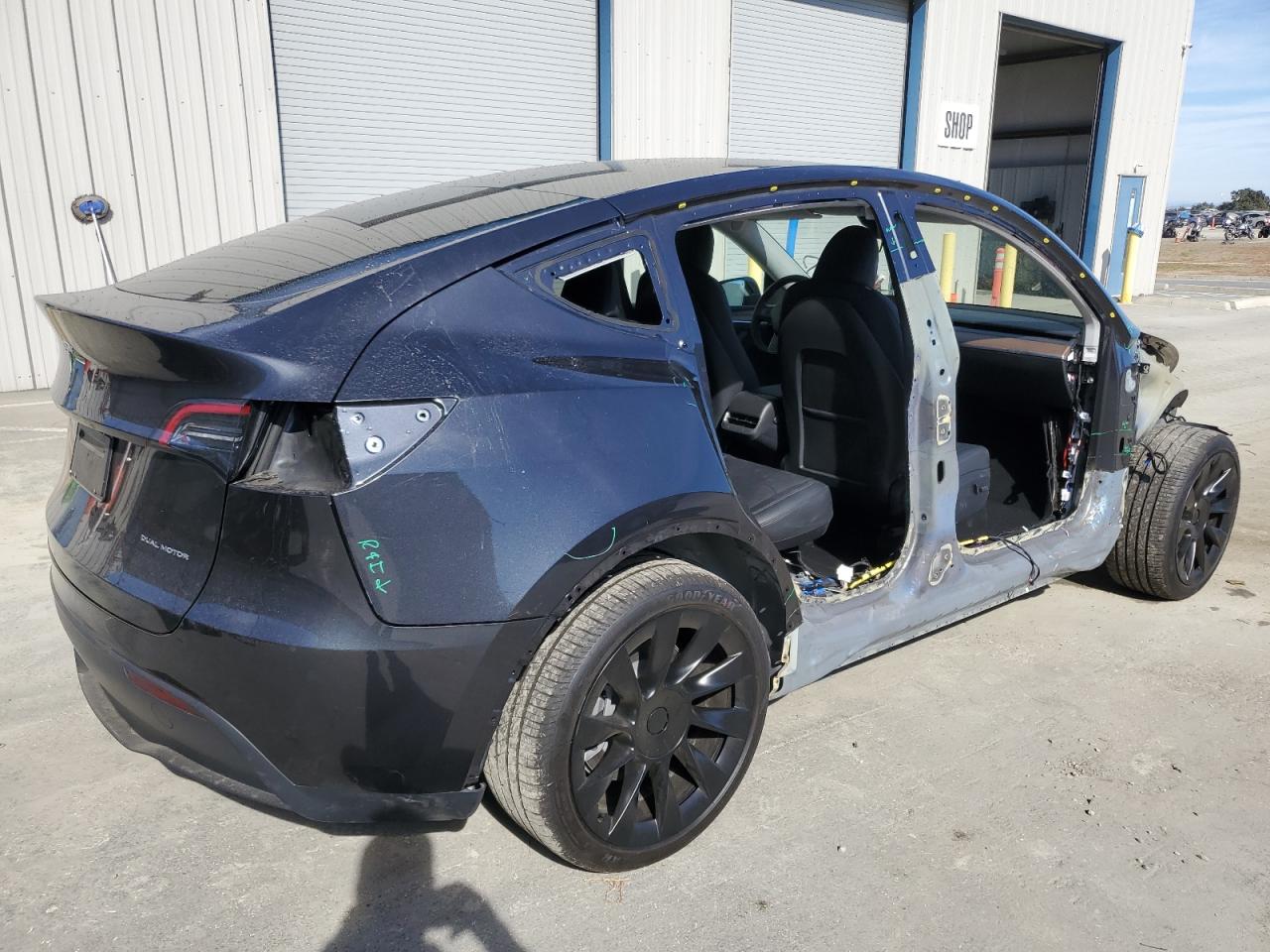 VIN 7SAYGDEE4RF075988 2024 TESLA MODEL Y no.3