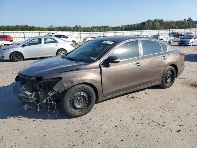 2014 Nissan Altima 2.5 за продажба в Fredericksburg, VA - Front End