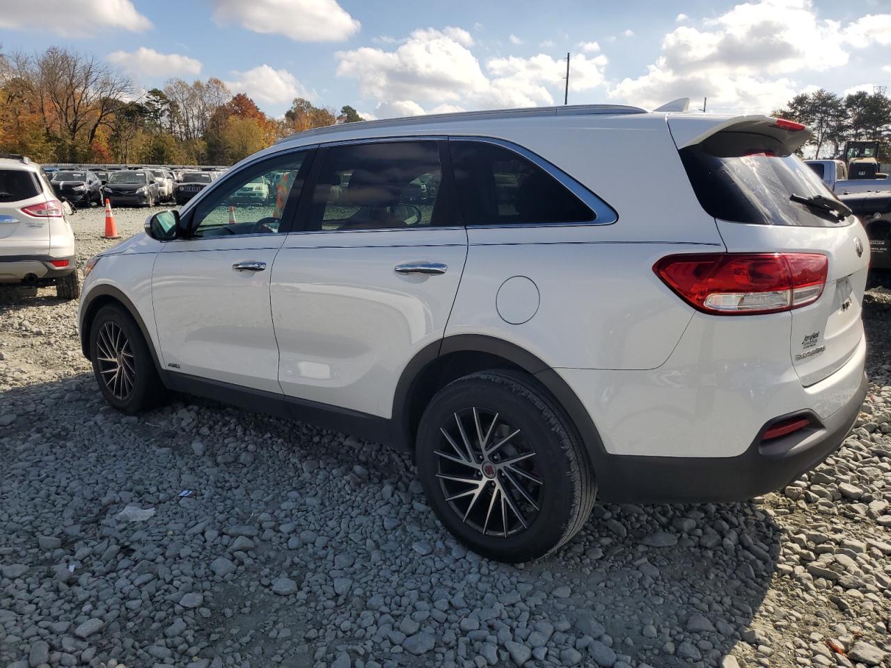 2016 Kia Sorento - Image 2