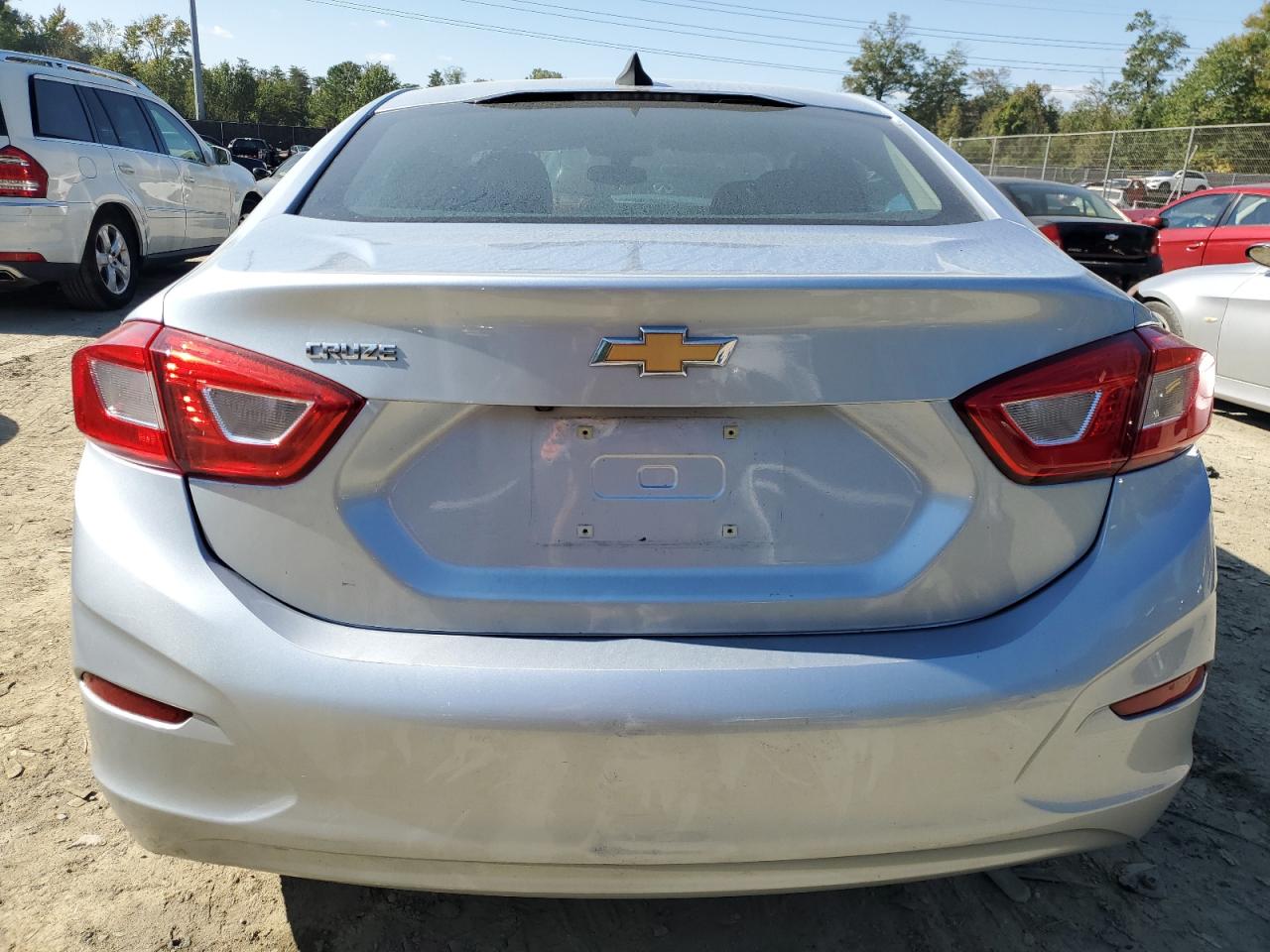 2018 Chevrolet Cruze - Image 6
