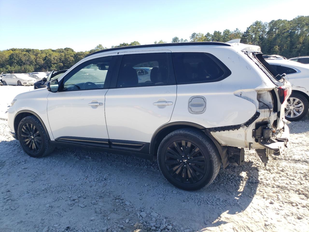 2020 Mitsubishi Outlander - Image 2