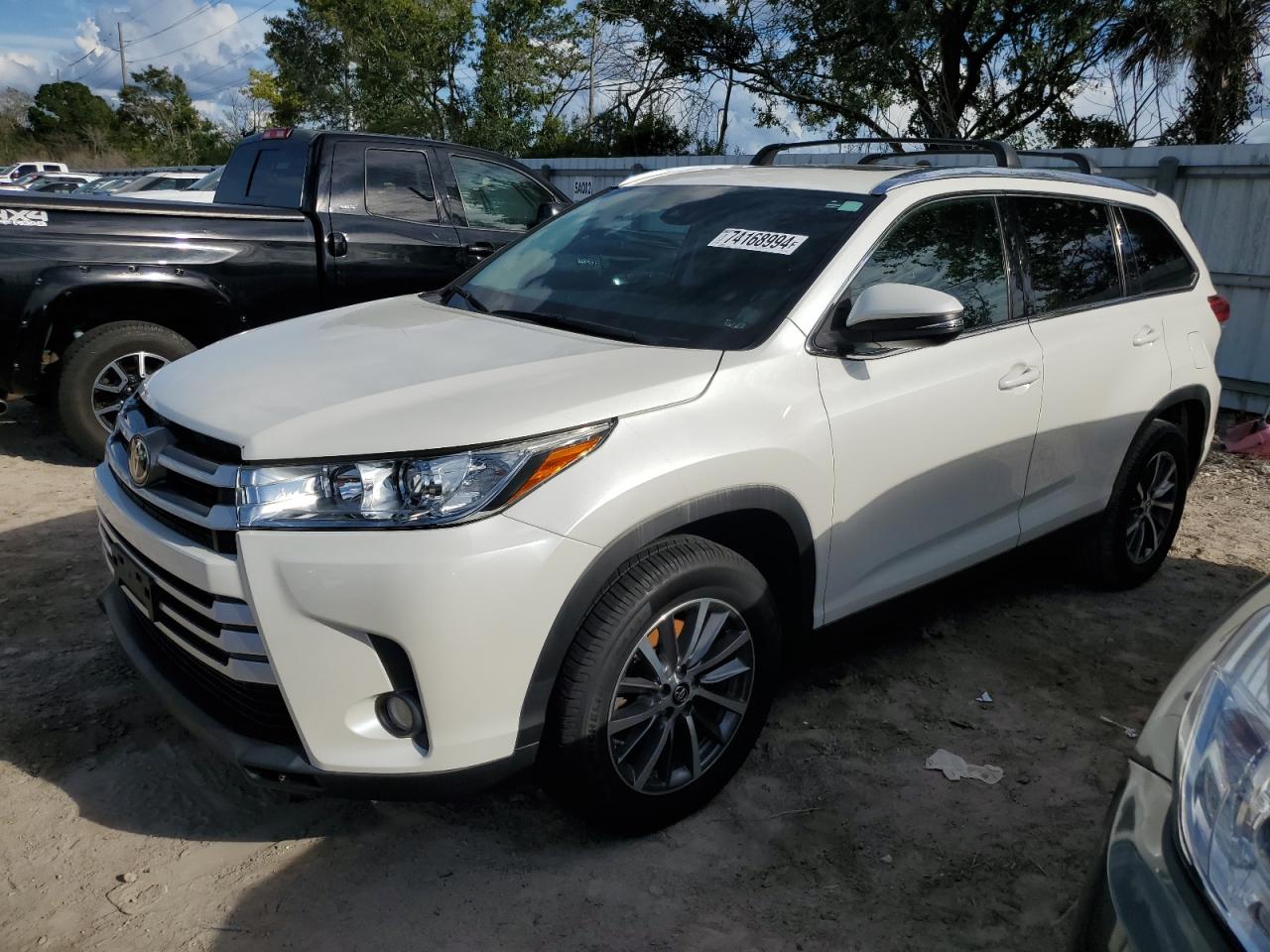 5TDKZRFH2KS572090 2019 TOYOTA HIGHLANDER - Image 1