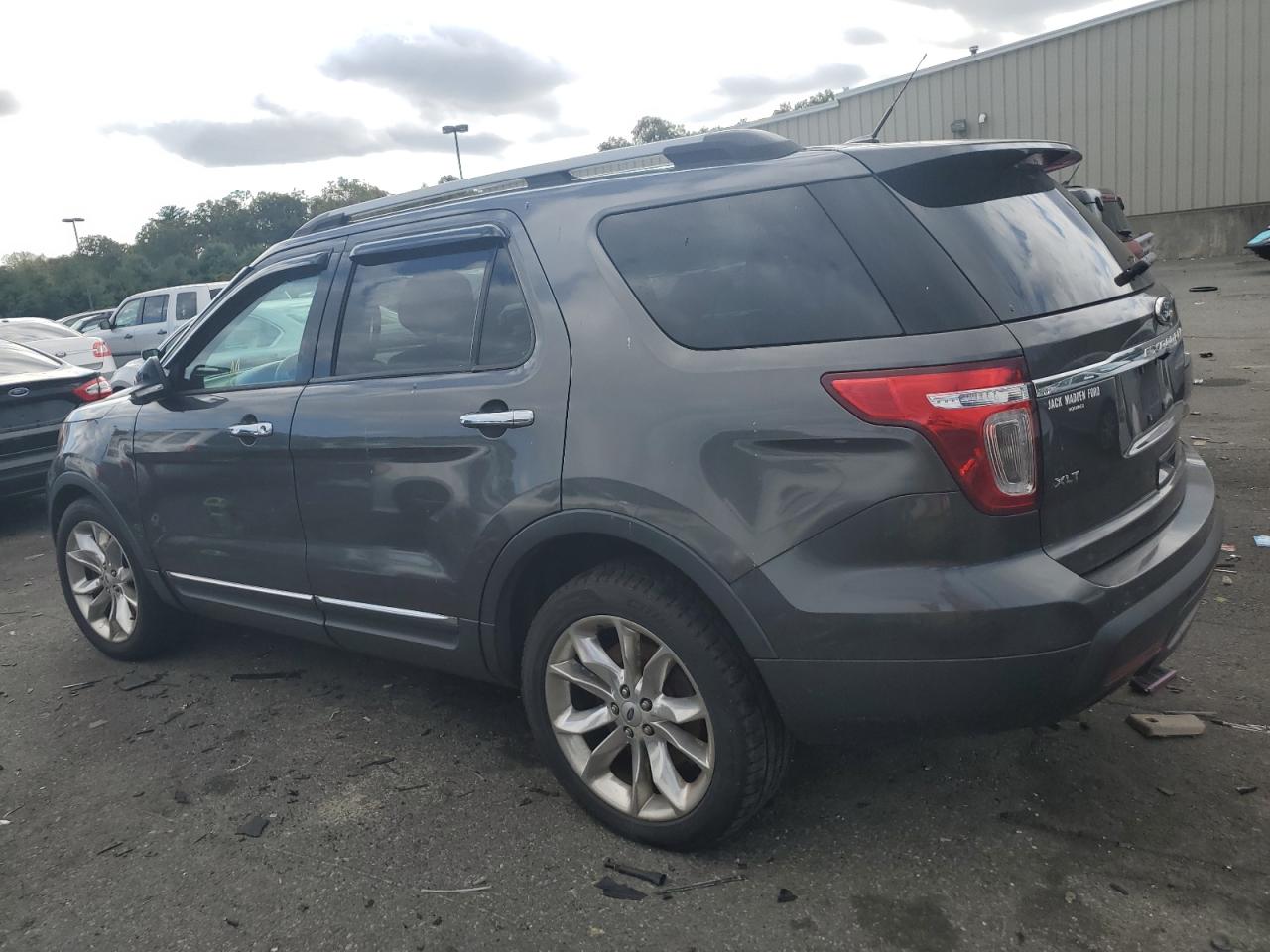 1FM5K8D82FGA05887 2015 FORD EXPLORER - Image 2