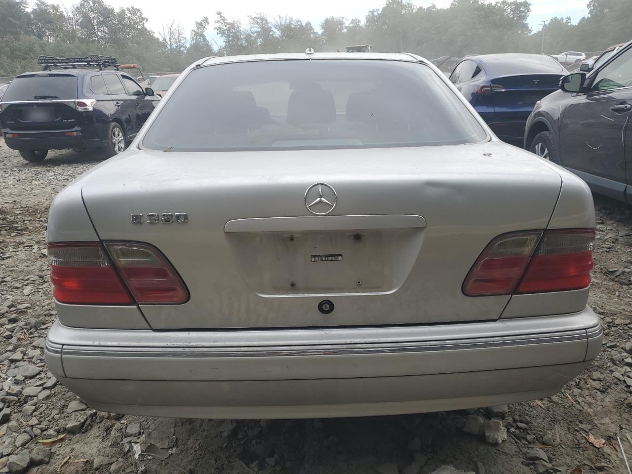 WDBJF65J71B201020 2001 Mercedes-Benz E 320