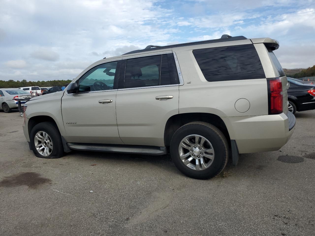 1GNSKAKC6FR144812 2015 CHEVROLET TAHOE - Image 2