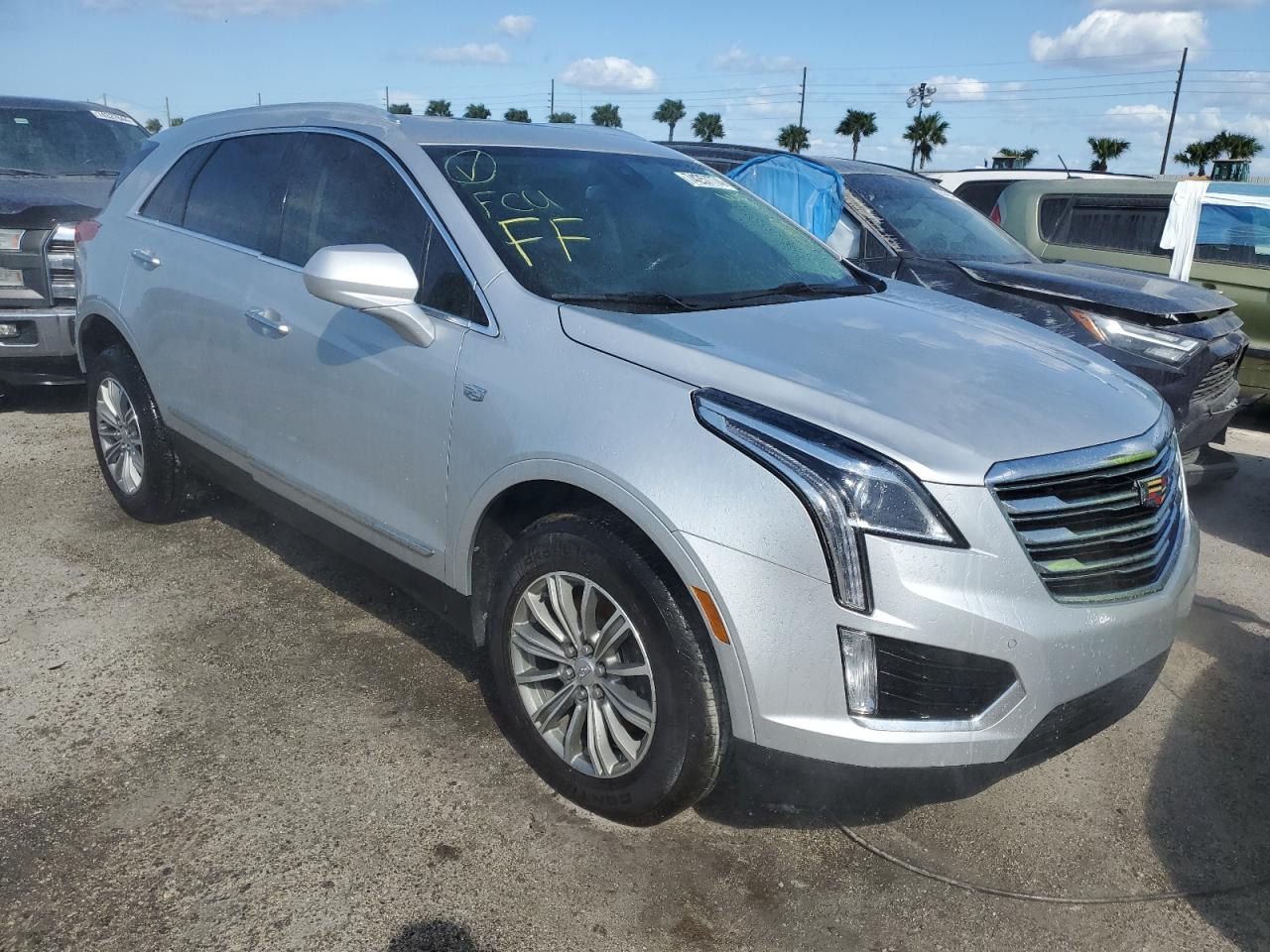 VIN 1GYKNCRS7KZ193238 2019 CADILLAC XT5 no.4