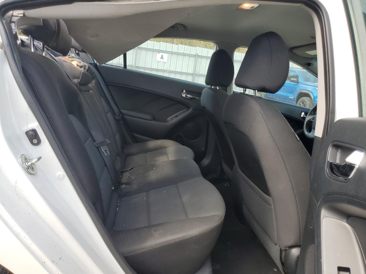 2015 Kia Forte - Image 10