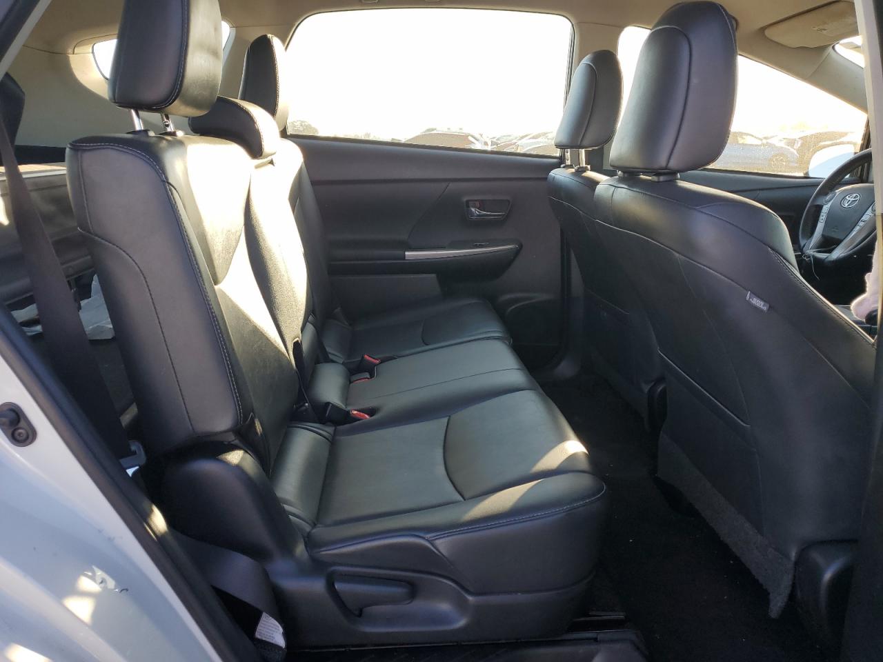 2015 Toyota Prius - Image 10