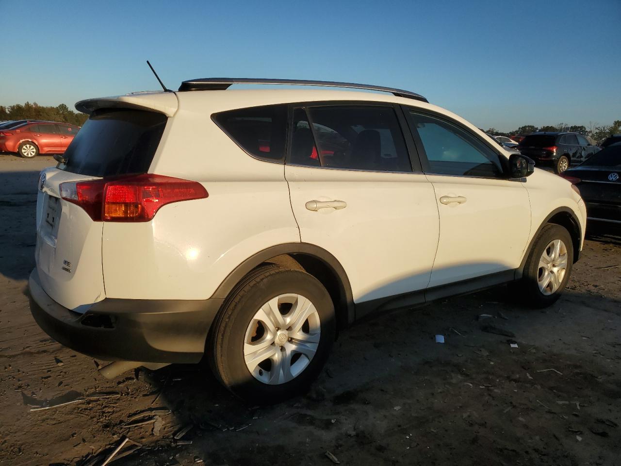 VIN JTMBFREV3FJ020617 2015 TOYOTA RAV4 no.3