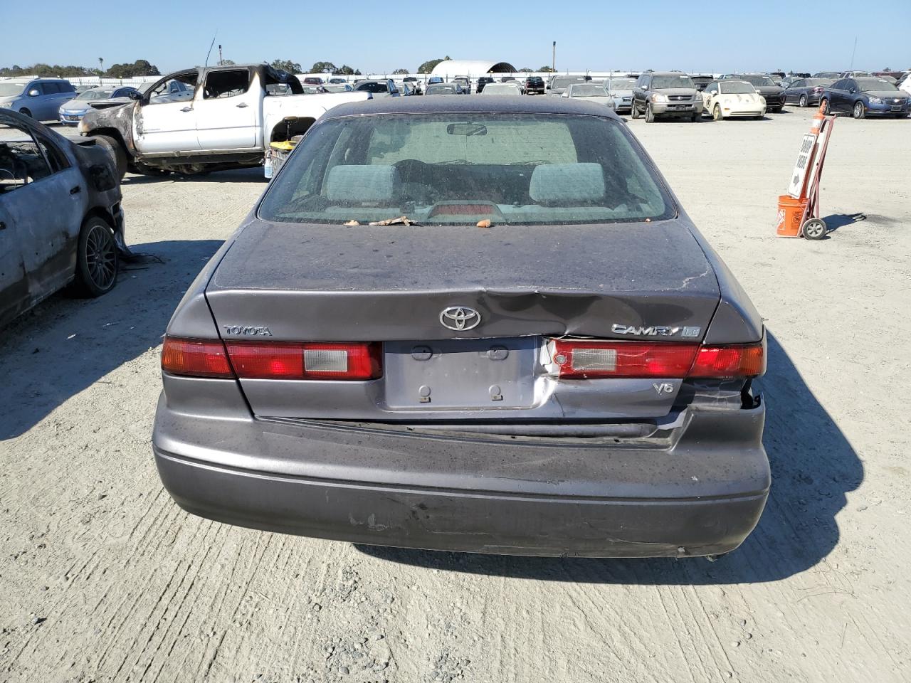 JT2BF28K1X0212143 1999 Toyota Camry Le