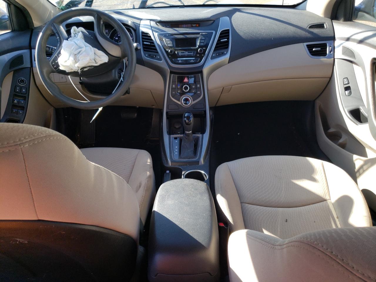2016 Hyundai Elantra - Image 8