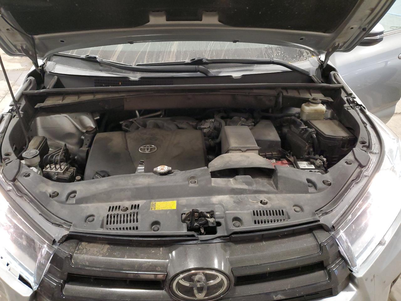 5TDJZRFH2JS846673 2018 Toyota Highlander Se