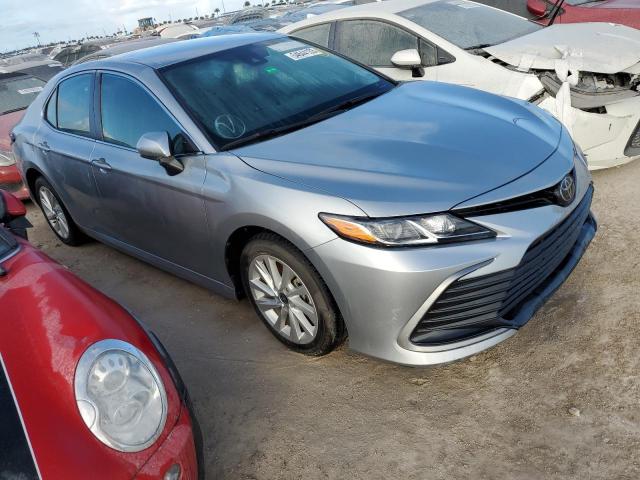  TOYOTA CAMRY 2022 Серебристый