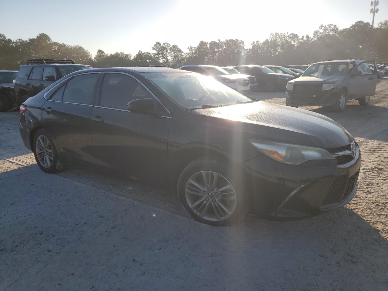 VIN 4T1BF1FK5GU147435 2016 TOYOTA CAMRY no.4