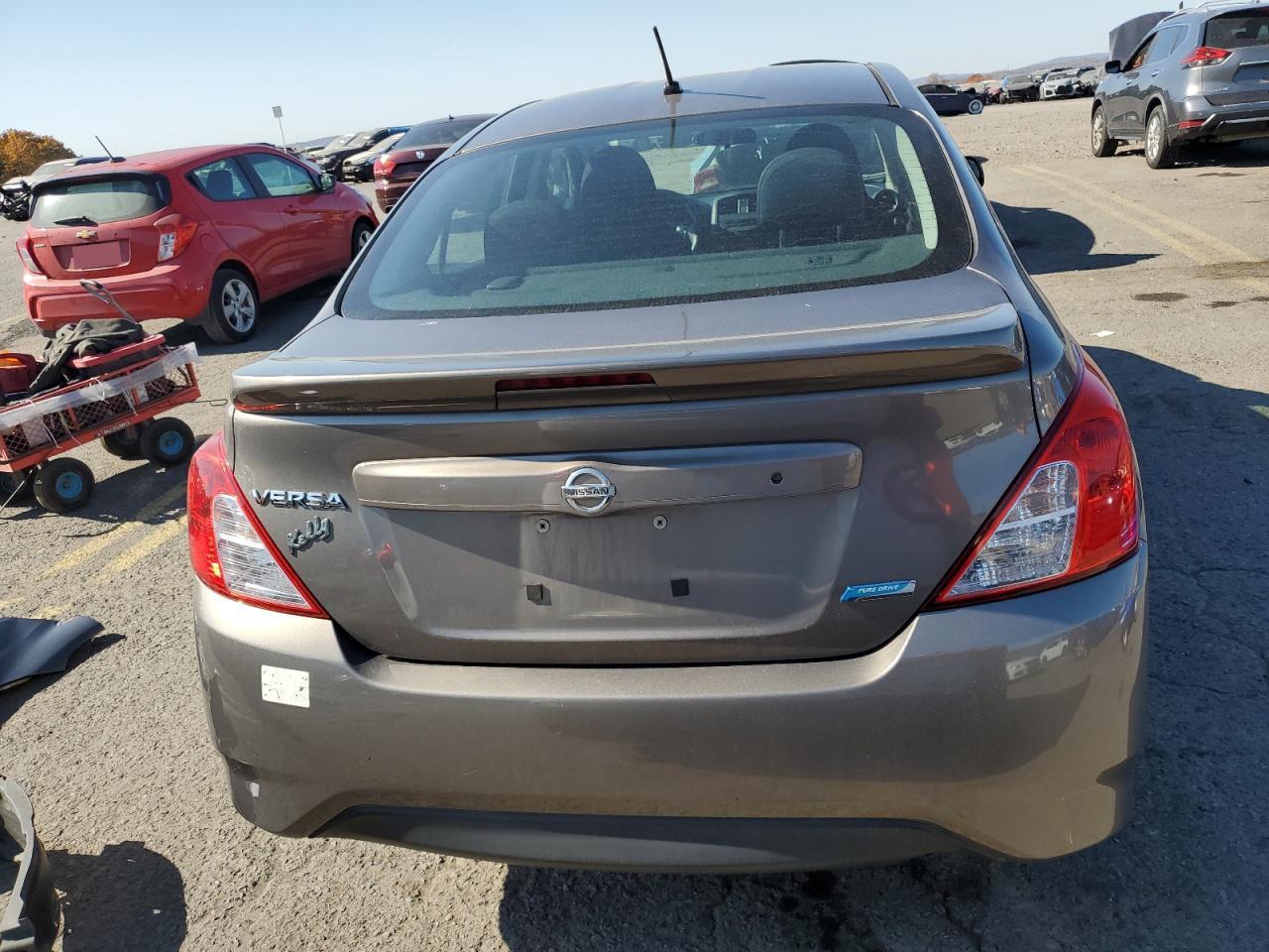 2015 Nissan Versa S VIN: 3N1CN7AP8FL913607 Lot: 77163264