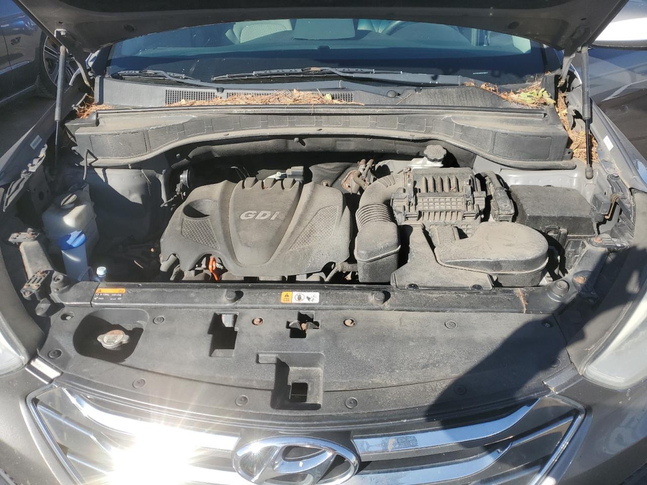 2014 Hyundai Santa Fe - Image 13