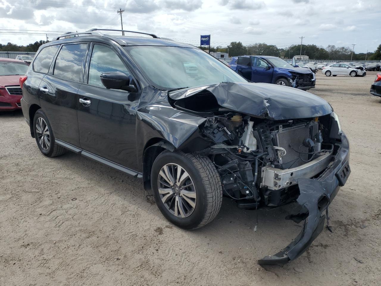 2017 Nissan Pathfinder - Image 4