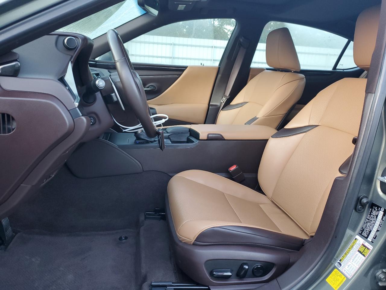 2020 Lexus ES - Image 7