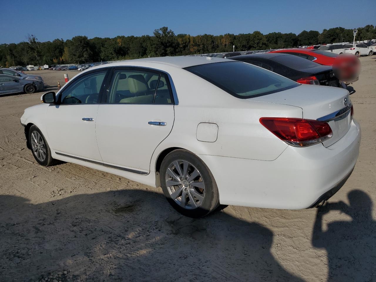 2011 Toyota Avalon - Image 2