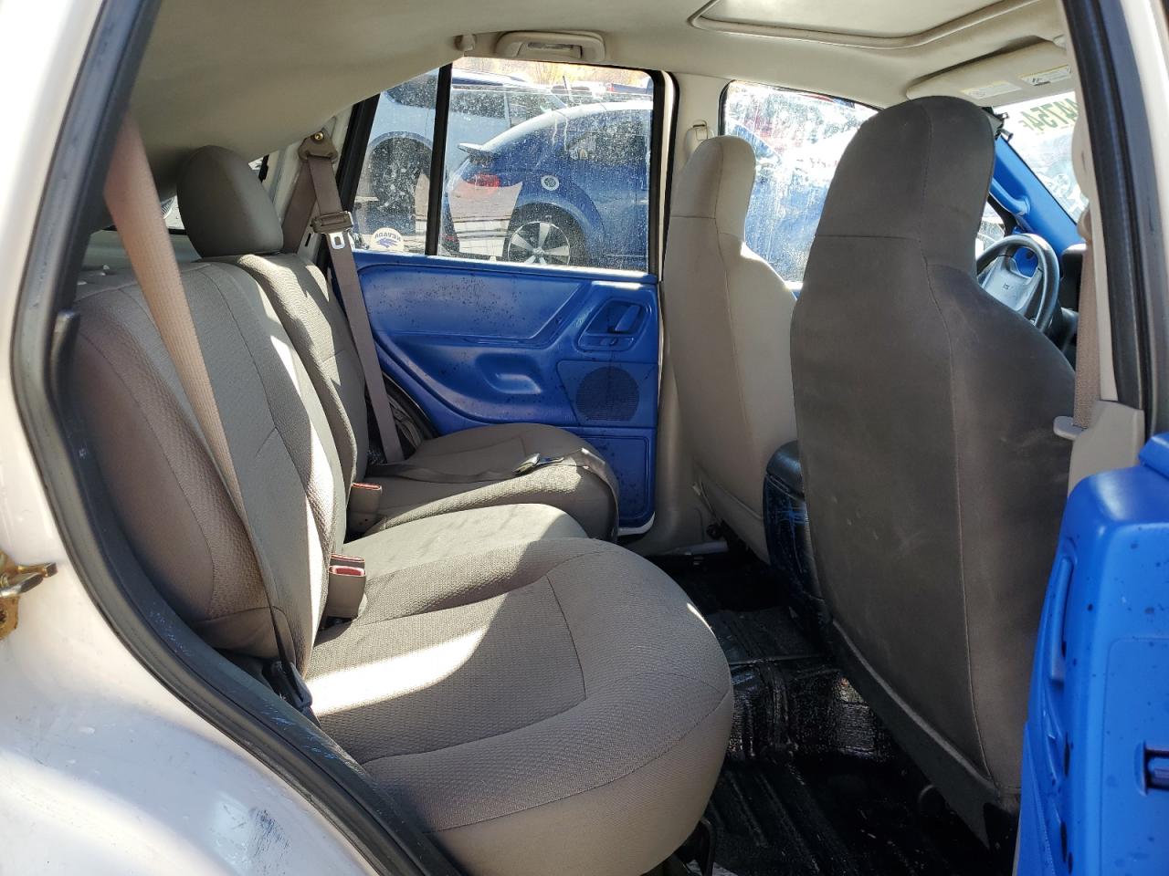 2004 Jeep Grand Cherokee - Image 11