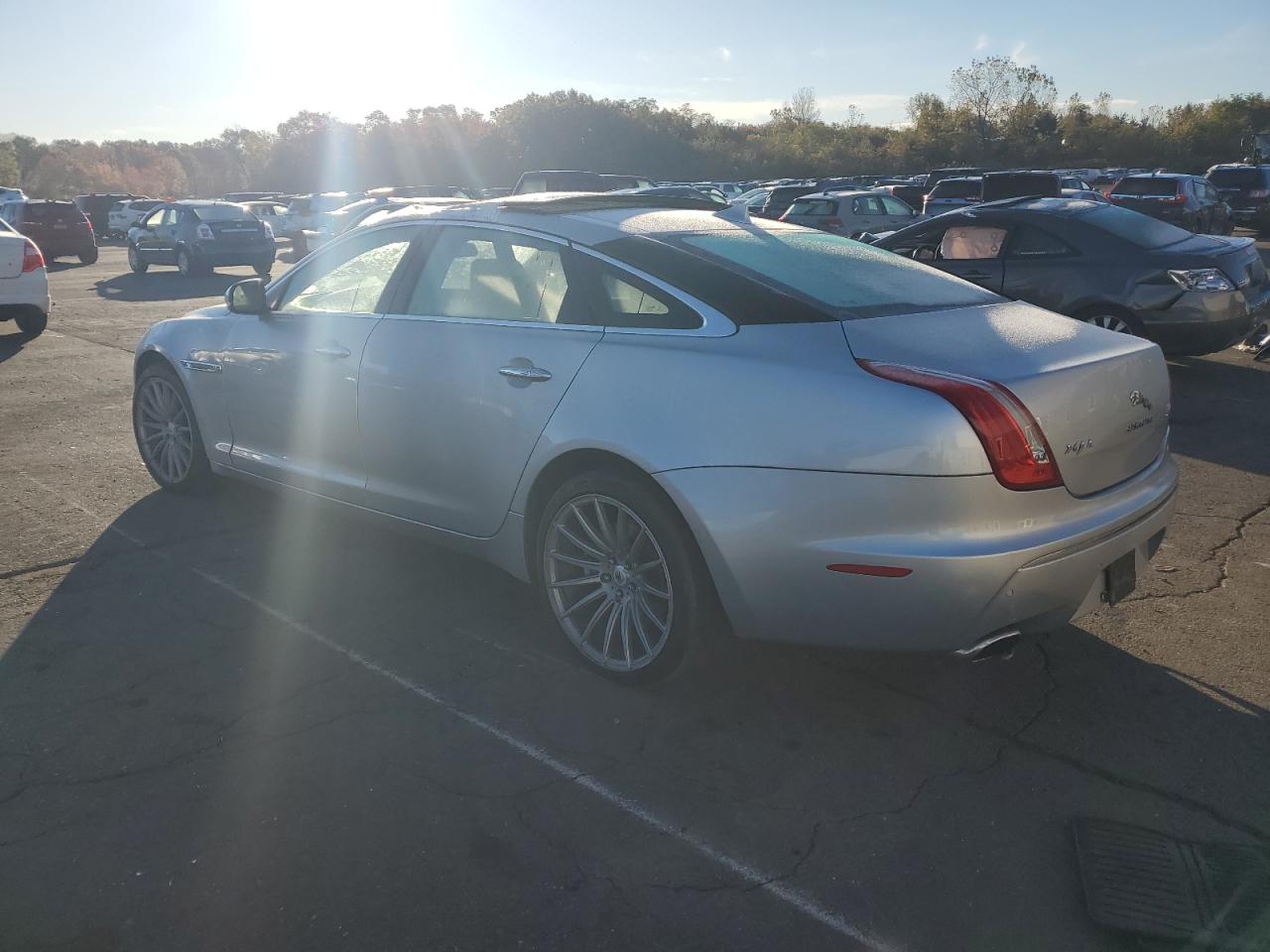 VIN SAJWJ2GD6F8V81253 2015 JAGUAR XJ no.2