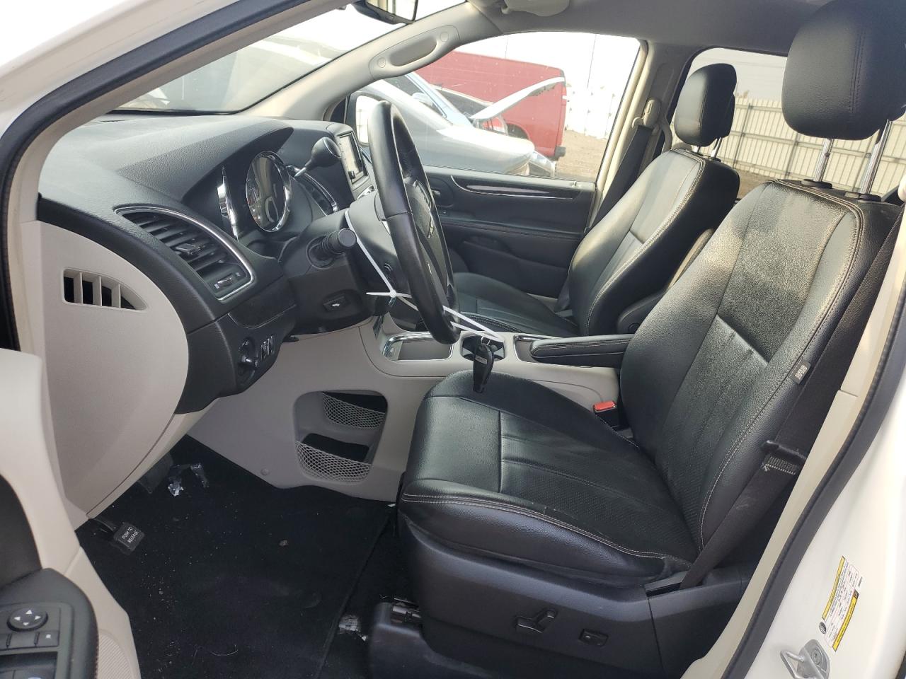2013 Chrysler Town & Country - Image 7