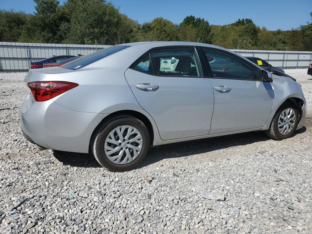 VIN 5YFBURHE4HP702888 2017 TOYOTA COROLLA no.3