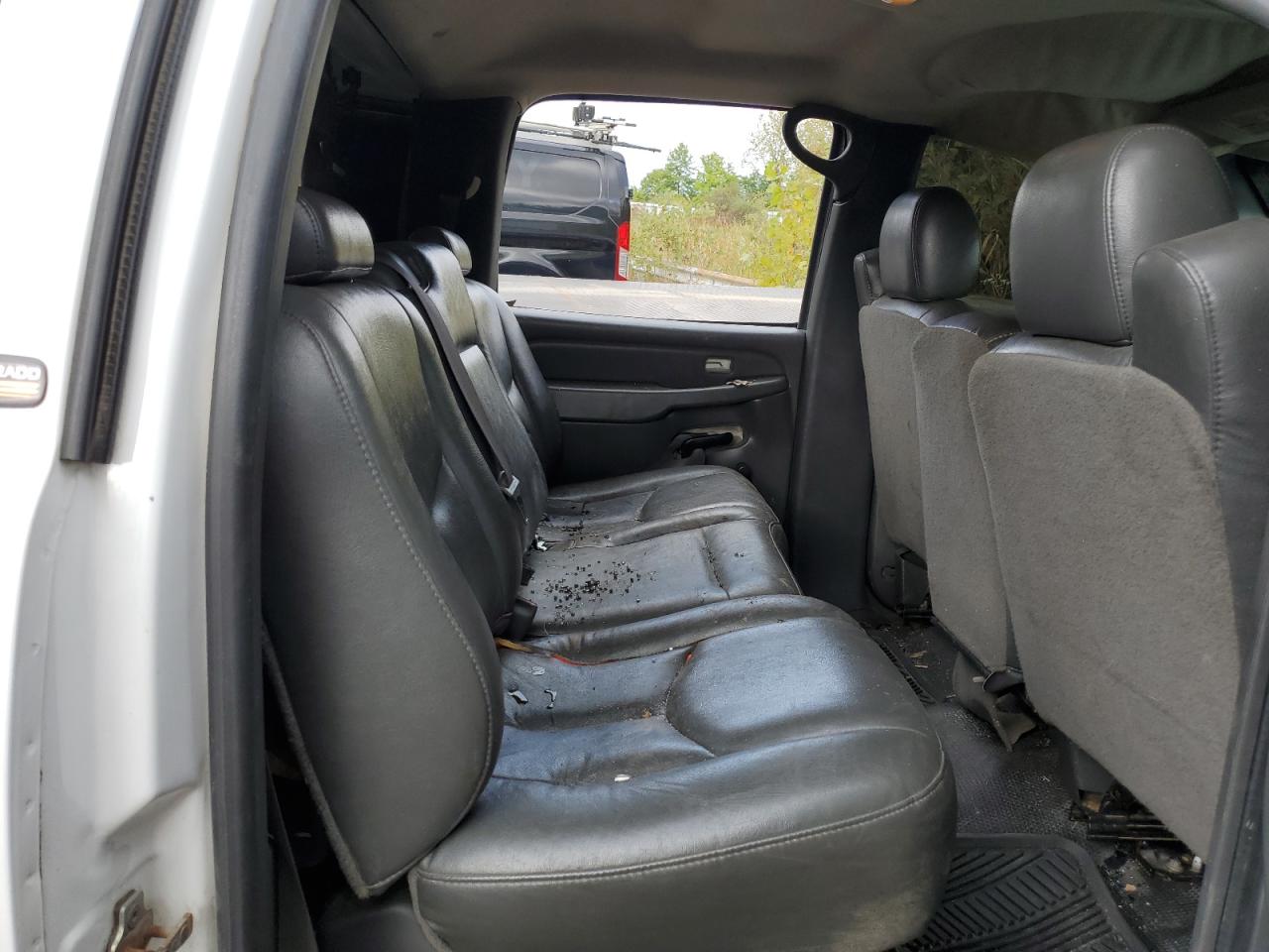 2004 Chevrolet Silverado - Image 10