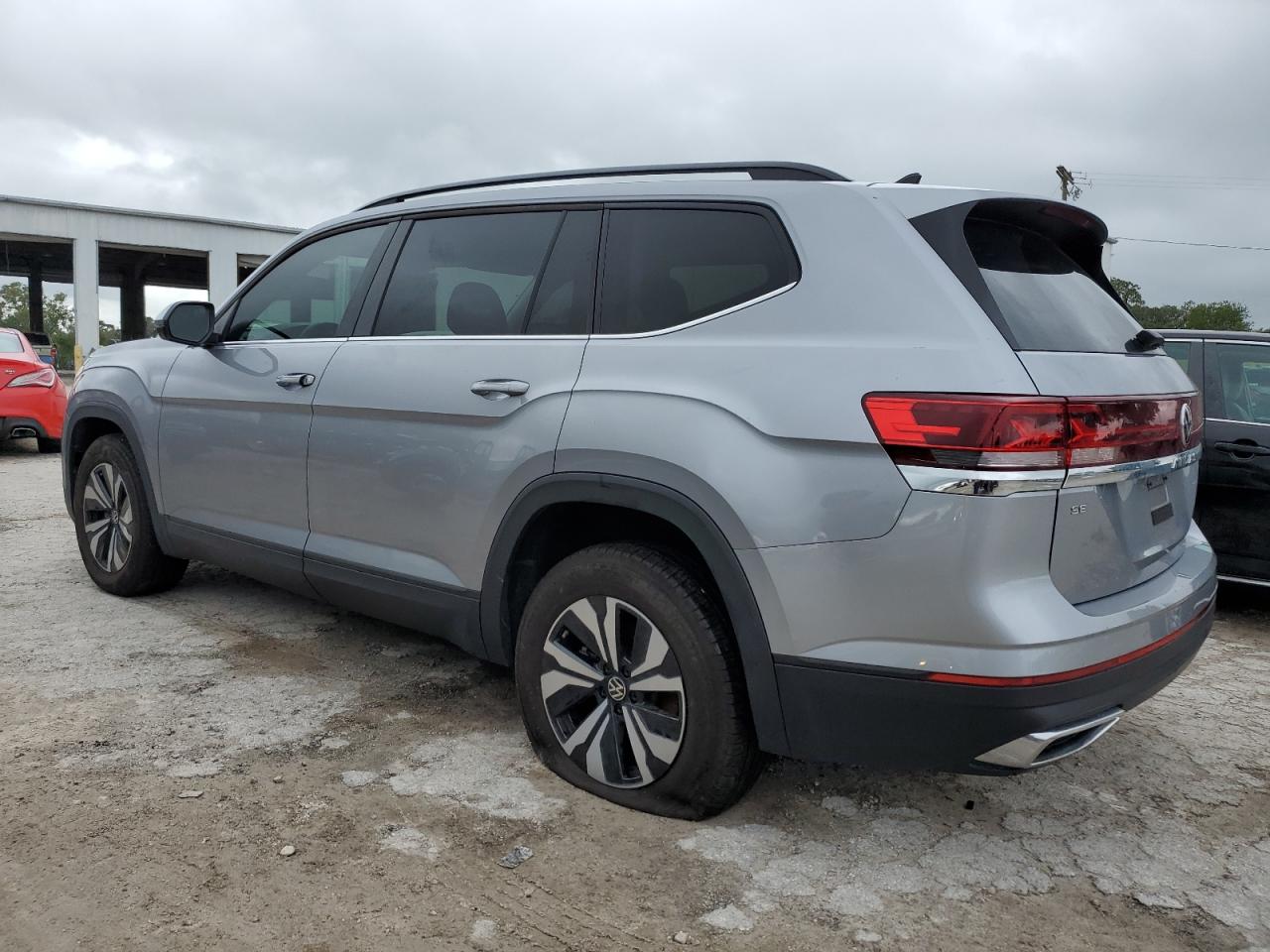 1V2DR2CAXRC555619 2024 VOLKSWAGEN ATLAS - Image 2