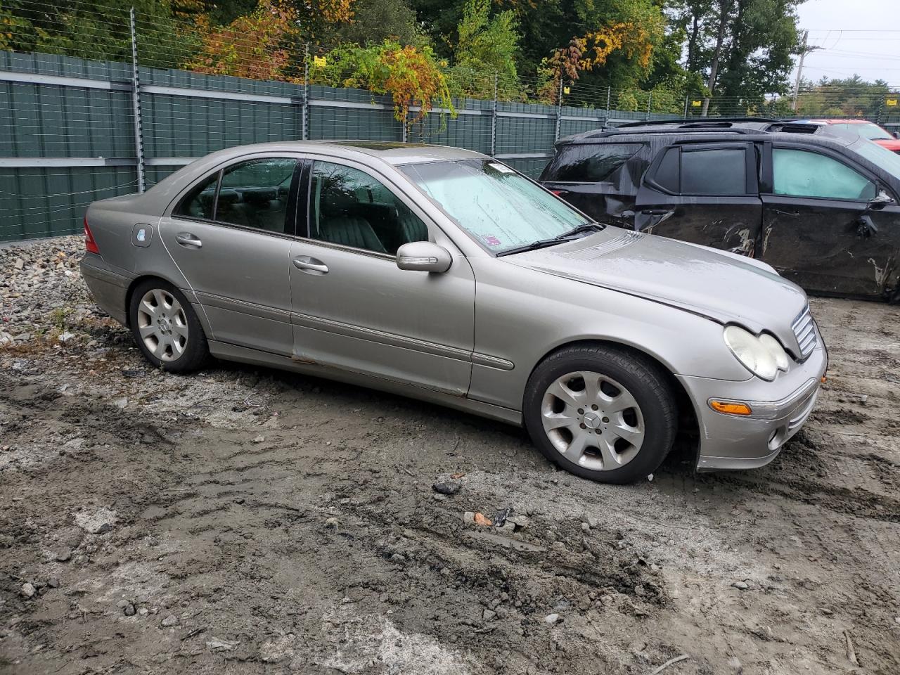 WDBRF81J65F612072 2005 Mercedes-Benz C 240 4Matic