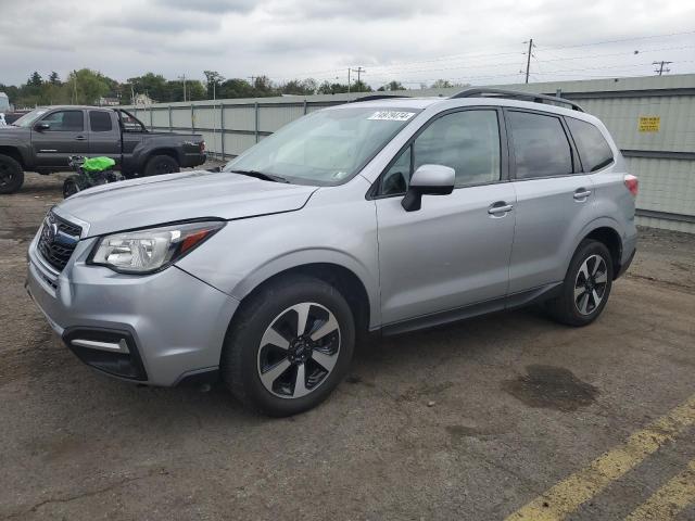  SUBARU FORESTER 2018 Серебристый