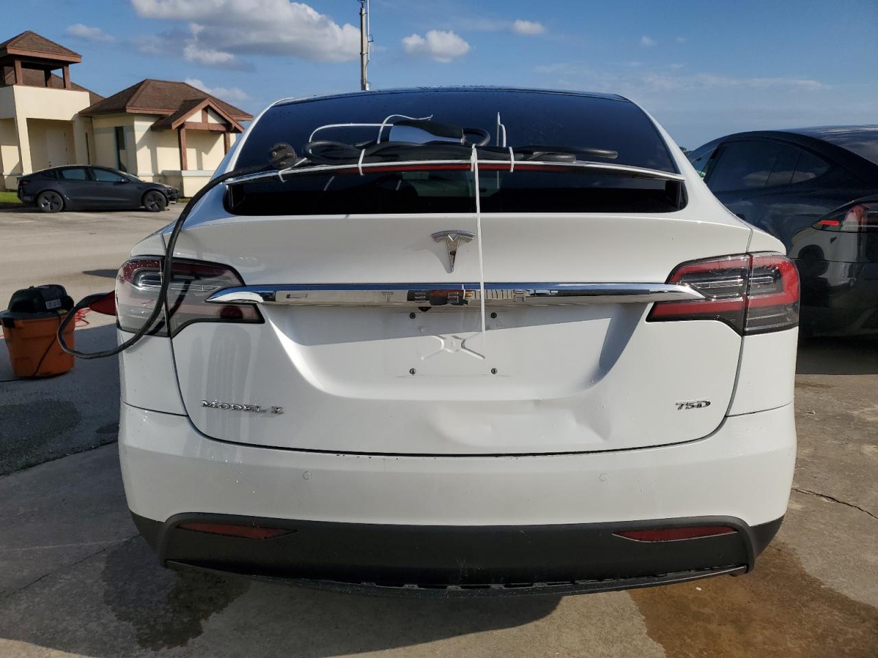 2017 Tesla Model X VIN: 5YJXCBE23HF063876 Lot: 74044404